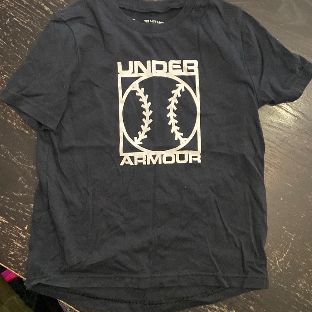 XS under armour baseball tshirt